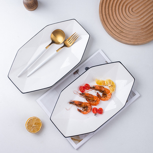 Piatto di Servizio Moderno in Ceramica Bianca, Piatto Lungo Esagonale in Porcellana con Bordo Nero, Vassoio Creativo per Frutta e Insalata per Hotel e Ristoranti - Product Image 3
