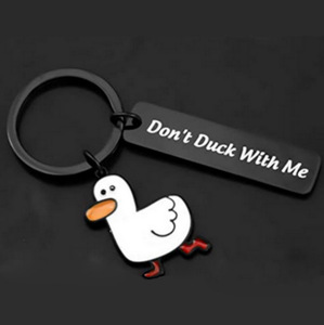 Porte-clés Créatif en Acier Inoxydable en Forme de Petit Canard, Mignon Pendentif de Sac à Dos pour Étudiant, Mousquetons Promotionnels en Gros - Product Image 4