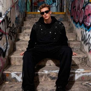 Hoodie Homme Streetwear Oversize de Haute Qualité 450 g/m² avec Impression Strass Personnalisée, Épaules Tombantes et Coupe Courte Boxy - Product Image 4