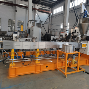 آلة تحبيب البلاستيك الحيوي PHA/<span class=keywords><strong>PBS</strong></span>/PBAT/PLA من نشا الذرة، بثقّاقة مزدوجة اللولب متزامنة متوازية، مع محرك وعلبة تروس ووحدة تحكم PLC، بمعايير CE عالية - Product Image 5