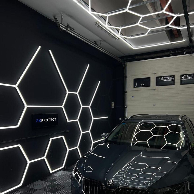 Customized Carshop Hexagon Detailing Light Showroom Hex Lighting for Auto Care Garage