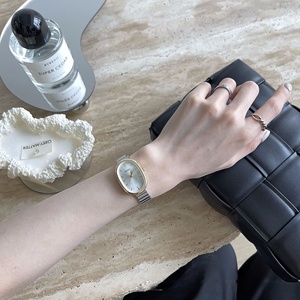 นาฬิกาข้อมือผู้หญิงทรงรีสวยหรู ดีไซน์เรียบง่าย สีเงิน สีทอง ระบบควอตซ์ สไตล์มินิมอล ลดราคาพิเศษ - Product Image 3
