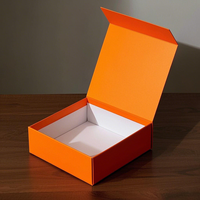 Boîtes cadeaux rigides en carton gaufré de couleur unie haut de gamme en gros, fermeture magnétique pour vêtements, montres, cosmétiques