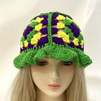 Chapeau Bob en Crochet pour Femme, Rayures Violettes, Vertes et Dorées, Bord Volanté, Idéal pour le Mardi Gras, les Festivals et les Costumes de Fête