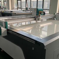 Machine de découpe CNC pour mousse, éponge, XPE, EPE, PU, XPS, PVC, EVA avec couteau oscillant et découpeuse numérique à plat haute vitesse pour feuilles de PVC