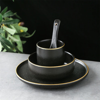 Assiette de service de nourriture occidentale ronde noire mate personnalisée, assiettes de dîner de restaurant italien avec bord doré