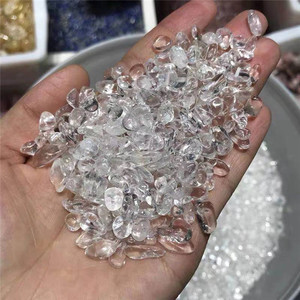 Commercio all'ingrosso 5-7mm <span class=keywords><strong>cristalli</strong></span> pietre curative <span class=keywords><strong>di</strong></span> ghiaia naturale <span class=keywords><strong>bianco</strong></span> trasparente cristallo <span class=keywords><strong>di</strong></span> <span class=keywords><strong>quarzo</strong></span> chip per la decorazione Acquario - Product Image 2