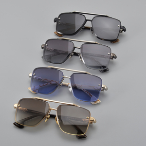 CH8239 Lunettes de Soleil Designer Rectangulaires pour Hommes et Femmes, Couleur Marbrée Noir Marron Bleu, Style Pilote Tendance Urbain, Vente en Gros - Product Image 2