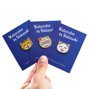 Бесплатный образец булавки с индивидуальным дизайном логотипа Металлические Булавки оптом маленькие 3D милые кошки аниме животные жесткая эмалированная булавка с упаковочной картой - Product Image 1