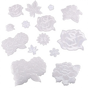 Étiquette brodée à la machine, motif fleur de rose blanc pur, pour rideau d'hôtel, drap de <span class=keywords><strong>lit</strong></span>, patch à trou de fumée, patch pour veste, patch en tissu - Product Image 1