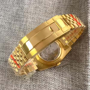 Reloj mecánico para hombre de 36mm, NH35A, movimiento Sunburst, bisel dorado con muescas, logotipo personalizado, reloj OEM de lujo al por mayor - Product Image 4