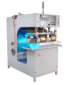 Équipement de pressage à chaud haute fréquence, machine à souder les tentes extérieures en PVC, tapis de sol pour voiture, machine de thermosoudage haute fréquence - Product Image 1