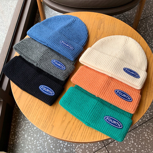 Gorros de punto enrollados térmicos 100% acrílicos, de alta elasticidad, con etiqueta bordada personalizada, de lujo, para invierno - Product Image 3