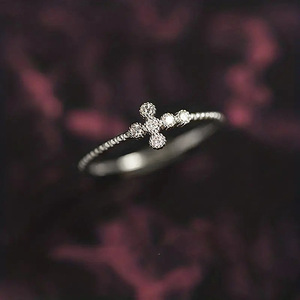 Anillo Cruzado T0319 para Mujer con Circonita Cúbica Creada en Laboratorio, Engaste Pavé, Joyería de Moda para Compromiso, Tono Dorado - Product Image 2