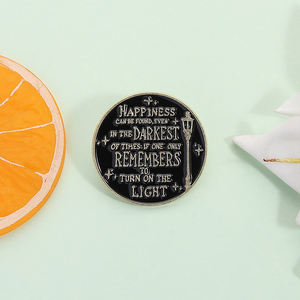 Citation positive épingles en émail le <span class=keywords><strong>bonheur</strong></span> peut être trouvé dans l'obscurité broches sac à dos vêtements revers Badge bijoux cadeau pour les amis - Product Image 2