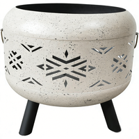 Brasero en fer robuste à effet pierre ronde avec découpe géométrique et pieds trépieds pour terrasse extérieure, jardin et camping