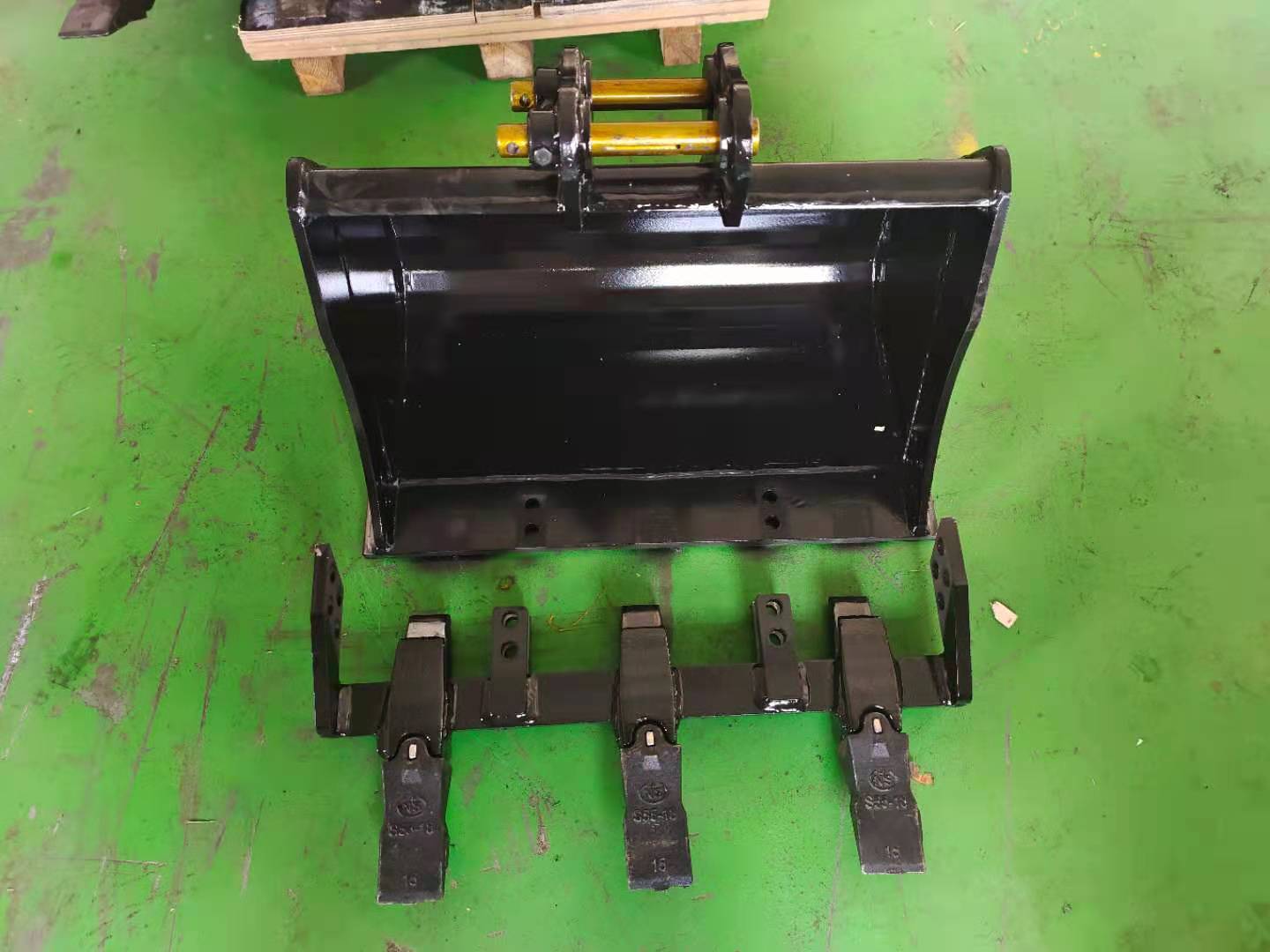 Hydraulic Tilt Swivel Bucket For Mini Excavator Clean Out Bucket Excavator Accessories
