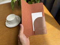 Porta Billetes y Dinero Plegable de Cuero Sintético Marrón con Logotipo Dorado 'Café', Estilo Clásico y Moderno para Restaurante, Bar o Cafetería