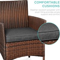 Ensemble de trois pièces de salon de jardin en osier tressé, comprenant une table et deux chaises, avec coussins de siège doux et confortables