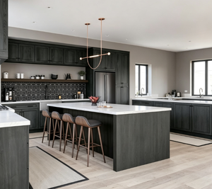 Juego de Muebles de Cocina Modernos en Negro Estilo Shaker con Isla de Cuarzo Blanco y Refrigerador Integrado para Remodelación del Hogar - Product Image 2