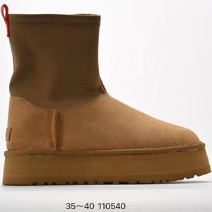 Stivali da Neve di Lusso Jennie, Caldi e Spessi con Tacco Alto, Marca Rinomata UG, Comodi Stivali da Neve in Morbida Pelle di Pecora per Donne - Product Image 2