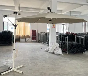 Otomatis Teras Besar Luar Ruangan Aluminium Penopang Payung Panel Surya Pantai
