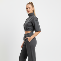 Ensemble Athleisure Sculpté Sur Mesure pour Femme : Sweat-shirt Court à Demi-Zip et Pantalon de Survêtement Plissé Assorti – Fabrication OEM