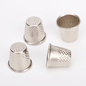 Doigtier en métal pour la couture, le point de croix, l'artisanat, fait main, durable, de forme ronde, accessoire - Product Image 3