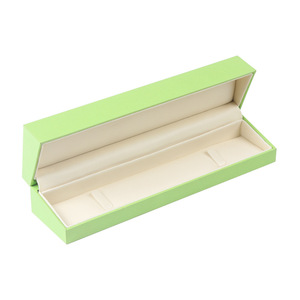 Boîte de rangement de bijoux luxueuse en papier simili cuir carrée avec personnalisation pour bagues, pendentifs, bracelets, colliers - Product Image 3