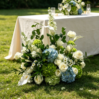 Vente en gros de fleurs artificielles réalistes pour mariage, fleurs bleues et blanches pour allée et centre de table pour événements de mariage