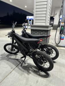 Almacén de EE. UU./UE TALARIA XXX Edición roja/plateada/negra Bicicleta de montaña eléctrica TKA6500W 40AH Neumáticos de motocicleta Bicicleta híbrida eléctrica - Product Image 4