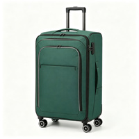 Valise à roulettes souple en tissu vert avec ouverture par le dessus, compartiment profond, poche avant et serrure à combinaison