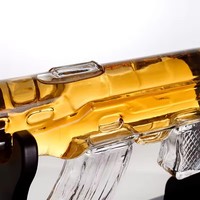 Set de Regalo Decantador con Forma de Pistola AK-47, Decoración para Bar en Casa, Dispensador de Licor con Base, Vaso de Vidrio y Botella de Madera para Vino y Vodka