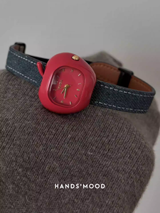 นาฬิกาผู้หญิงมีสไตล์ใหม่ หน้าปัดแอปเปิ้ลสีแดง ผ้ายีนส์สีน้ำเงิน สวยงาม น่ารัก นาฬิกาคุณภาพระดับพรีเมียม - Product Image 2