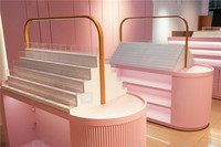 Présentoirs de parfumerie au détail Présentoirs de magasin de maquillage tendance Idées de décoration de meubles Présentoir cosmétique en bois pour les soins de la peau