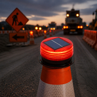 Balise clignotante rouge magnétique rechargeable sans fil à économie d'énergie, lumière d'avertissement solaire pour barricade de chantier