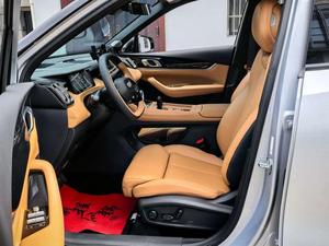 GEELY BOYUE L 2025 USADO, CUARTA GENERACIÓN, 1.5TD DCT, EDICIÓN SPLENDID JINXIU, 5 PUERTAS, 5 ASIENTOS, SUV, COLOR PLATEADO CON DETALLES MARRÓN - Product Image 4