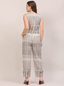 Chaleco sin mangas a rayas blancas y negras, estilo cruzado, entallado, informal, para mujer, para usar con vestido. - Product Image 3