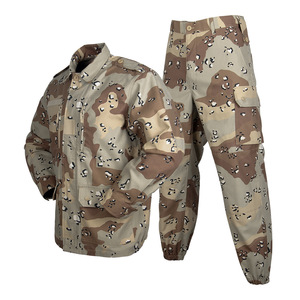 Traje de trabajo DF911 F1 con camuflaje desértico de 6 colores, con múltiples bolsillos grandes y puños elásticos en las piernas. - Product Image 3