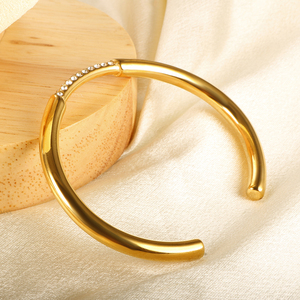 <span class=keywords><strong>Bracelet</strong></span> manchette incrusté de strass vert Simple <span class=keywords><strong>Bracelet</strong></span> étanche en acier inoxydable plaqué <span class=keywords><strong>or</strong></span> <span class=keywords><strong>18</strong></span> <span class=keywords><strong>carats</strong></span> pour femmes bijoux - Product Image 4