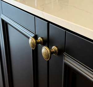 Buffet de salle à manger français noir mat de luxe - Porte en verre cintré et éclairage LED, bar à café + rangement pour espaces de vie opulents - Product Image 6