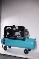 Nouveau V-0.25/8 220V 70L 2.2KW moteur Portable Piston entraînement par courroie Type compresseur d'air pour les Industries minières