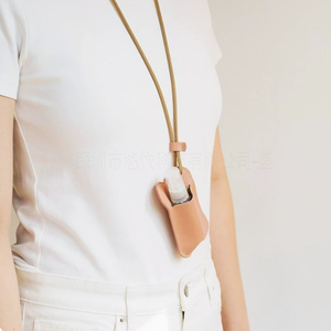 새로운 디자인 PU 가죽 손 소독제 홀더 휴대용 손 소독제 끈 포켓 소독제 커버 야외 활동 - Product Image 4