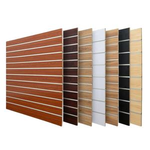 HIKUYA 공장 도매 120x240 멜라민 직면 맞춤형 MDF 슬랫월 패널 그루브 MDF 보드 쇼핑 스토어 - Product Image 1