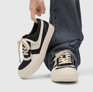 Zapatos de skate de cuero estilo American-Owenss, retro, en blanco y negro, con contraste, suela gruesa, elevados, para ir al trabajo y uso casual. - Product Image 4