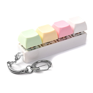 Venta al por mayor de fábrica: Llavero de teclado mecánico de plástico, botón pulsador antiestrés, juguete para aliviar el estrés, llaveros y juguetes. - Product Image 5