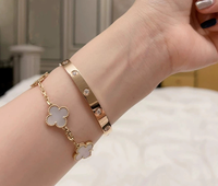 Bijoux en or sur mesure de marque de luxe, bracelet, collier, bague en or 18 carats, peut être incrusté de diamants, bijoux adaptés aux mariages et aux fêtes