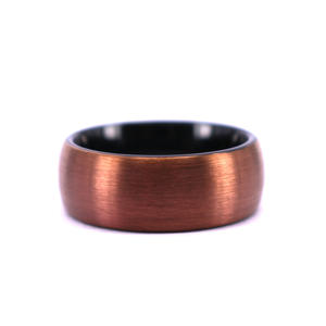 Anello da cerimonia nuziale in carburo di tungsteno con cupola da 8mm, interno nero, Comfort Fit - Product Image 2