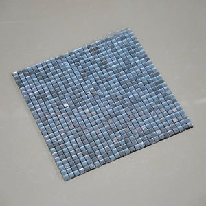 Bande <span class=keywords><strong>de</strong></span> carreaux <span class=keywords><strong>de</strong></span> mosaïque en verre <span class=keywords><strong>de</strong></span> cristal <span class=keywords><strong>de</strong></span> fond bleu carré <span class=keywords><strong>de</strong></span> 4mm <span class=keywords><strong>de</strong></span> style chinois moderne pour mur extérieur pour la décoration d'appartement et d'hôtels - Product Image 6