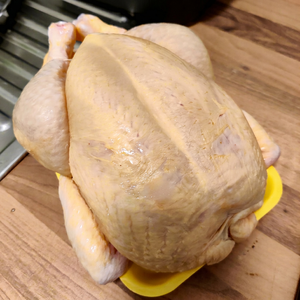 Pollo Entero Crudo IQF Grado A Halal, Suministro a Granel, Cajas de 10-20 kg, Aves de Corral Congeladas, Sudáfrica, Pechuga y Muslo de Pollo - Product Image 1